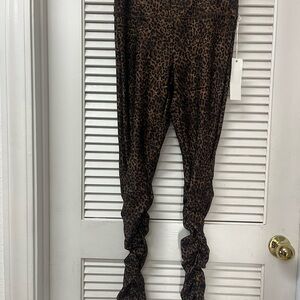 NWT✨KiraGrace Leopard Print Leggings✨M